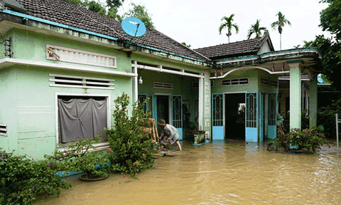 Quảng Ngãi: Mưa lớn gây sạt lở và chia cắt nhiều nơi