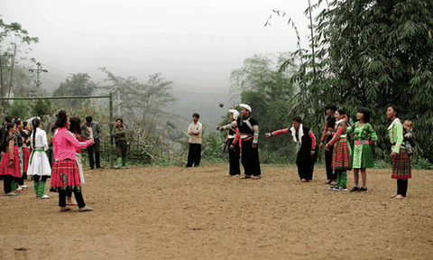 Đồng bào Mông rộn ràng đón Tết truyền thống