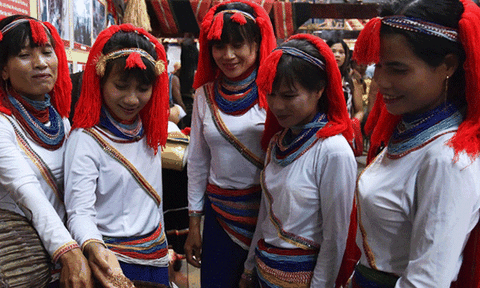 Vẻ đẹp trang phục dân tộc Cor