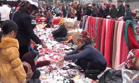 Độc đáo chợ phiên ngày Tết trên vùng cao