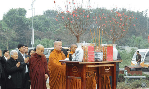Lễ dựng cây nêu theo phong tục đón Tết tại "Ngôi nhà chung"