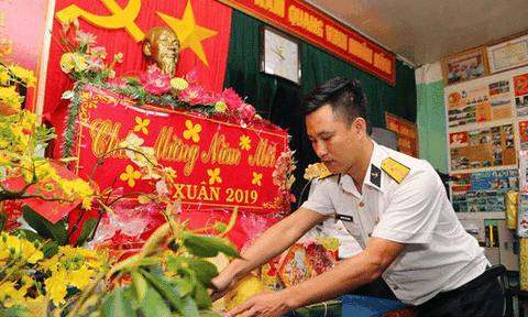 Đón Xuân mới trên những “ngôi nhà” cheo leo giữa biển khơi