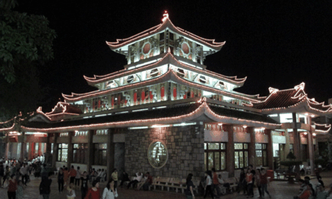 Chen chân xin lộc đầu năm tại Miếu Bà Chúa Xứ Núi Sam