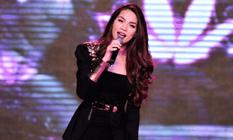 Hồ Ngọc Hà bị cắt tiết mục vì trang phục không phù hợp