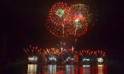 Đêm thi pháo hoa Quốc tế DIFC 2015 đầu tiên: Ấn tượng, đặc sắc!