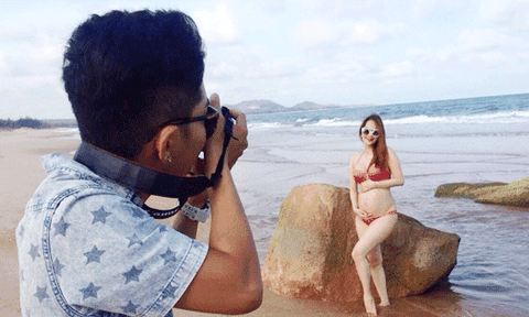 Khánh Thi diện bikini khoe bụng bầu làm fan thích thú