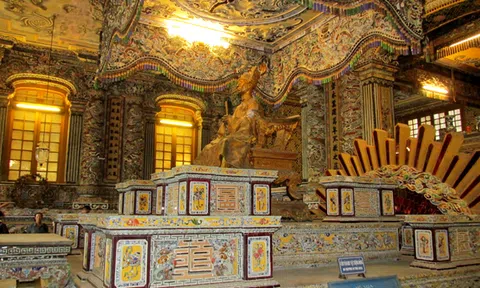 Cái lạ của Lăng Khải Định