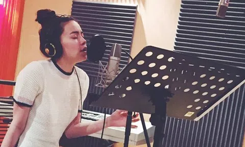 Hà Hồ bình thản tập hát giữa bão scandal
