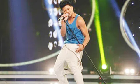 Hot boy Việt kiều cởi áo khoe cơ bắp, quyến rũ Hồng Nhung