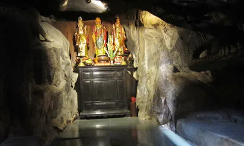Kỳ bí những ngôi chùa trong hang đá