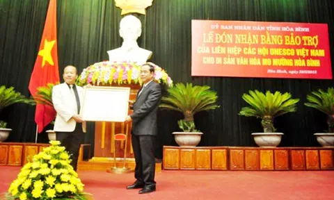 Đón Bằng bảo trợ Di sản văn hóa “Mo Mường Hòa Bình”