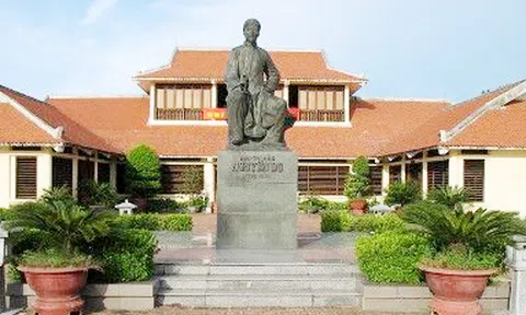 Tổ chức Lễ kỷ niệm cấp quốc gia 250 năm Ngày sinh Đại thi hào Nguyễn Du  