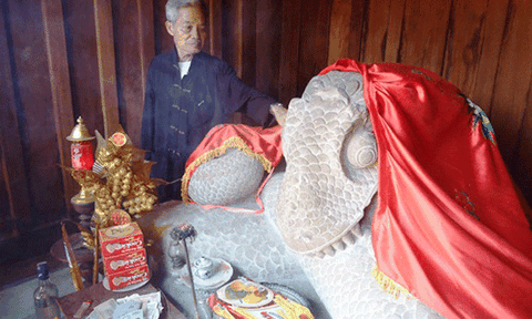 Bí mật về bức tượng Rồng “miệng cắn, thân chân xé xác” có 1-0-2 (1) 