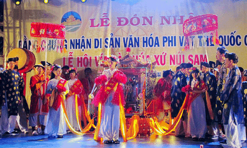Lễ hội Vía Bà Chúa Xứ Núi Sam đón nhận bằng DSVHPVT quốc gia