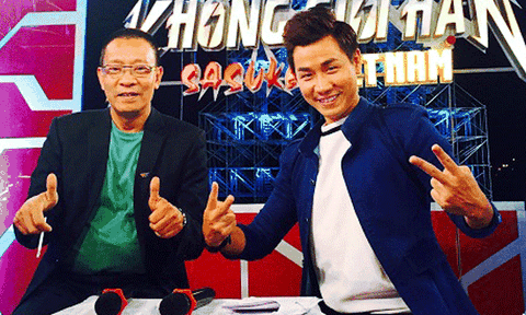 Nguyên Khang thích thú làm MC cùng nhà báo Lại Văn Sâm