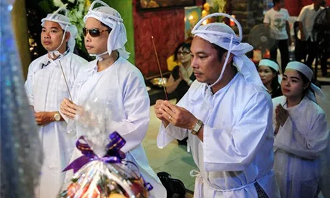 Ngọc Sơn sút 7kg vì đau buồn chuyện cha qua đời