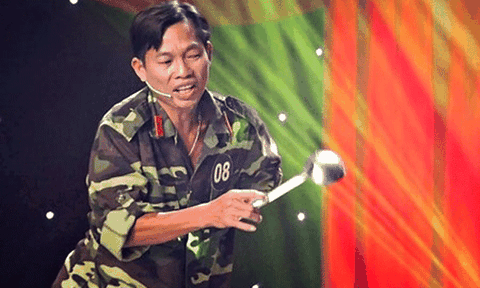 Anh lính khuấy đảo sân khấu hài