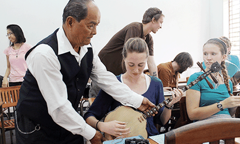 Chắp cánh cho văn hóa Cần Thơ hội nhập