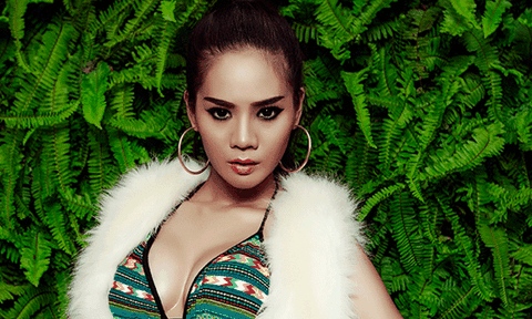 Nữ hoàng thời trang 2014 Đại Phỉ Thúy tái xuất với làn da nâu lạ mắt