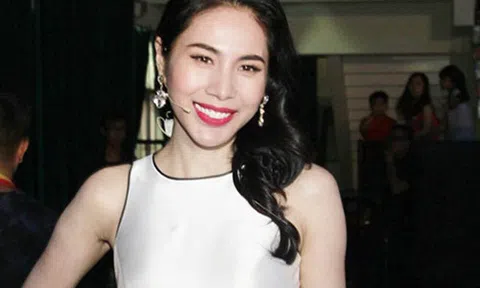 Thủy Tiên trao cơ hội đi tiếp cho cô bé mồ côi