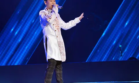 Cậu bé 13 tuổi hát hit Sơn Tùng gây sốt The Voice Kids