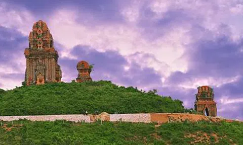 Tháp Bánh Ít - công trình kiến trúc phải đến trong đời