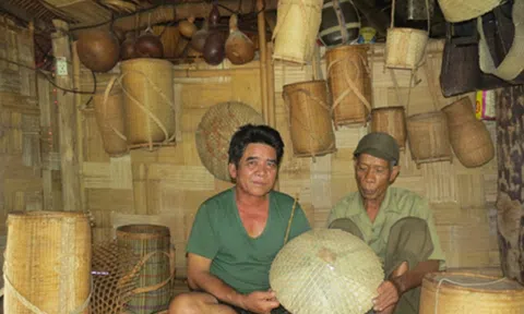 Người giữ hồn nghề đan lát Pa Cô