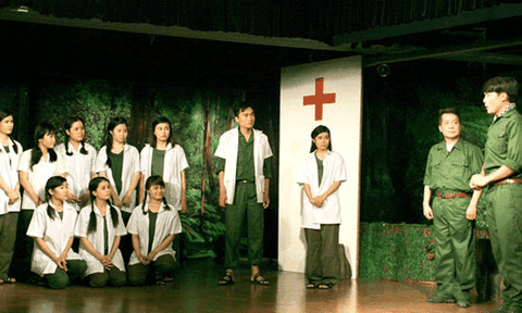 Lắng đọng với Người đàn bà uống rượu