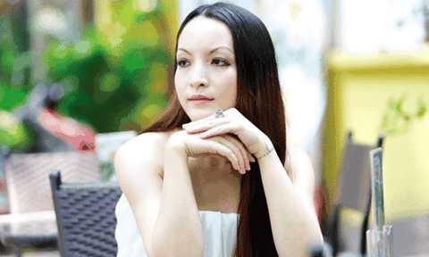 Diễn viên Linh Nga lau nước mắt trở lại với điện ảnh