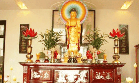 Tháng “cô hồn” có nên lau dọn bàn thờ? 