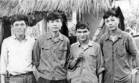 "Chát" với nhà văn Nguyễn Khắc Phục