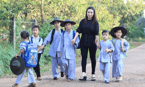 Phi Nhung: Áp lực lớn nhất là nuôi 19 con nên người