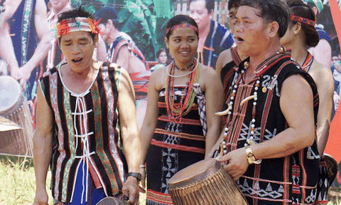 Kỳ lạ điệu hát hoá giải mâu thuẫn