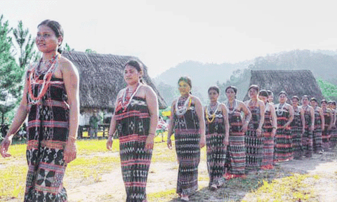 Phong cách riêng của trang phục nữ Cơ Tu