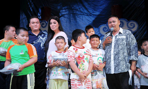  Minh Béo hết lòng vì trẻ cơ nhỡ 