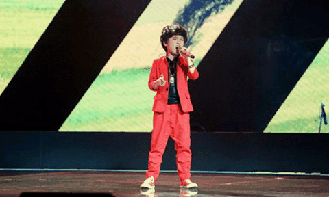 Thí sinh Giọng hát Việt nhí nhảy “Vũ điệu cồng chiêng” ở vòng Đối đầu