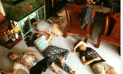 Bán sức trên phim trường: Ăn bờ ngủ bụi