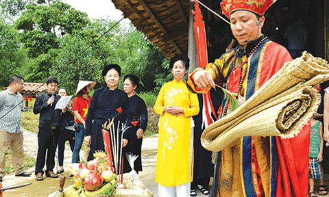 Lễ cấp sắc cho bà Then của người Tày