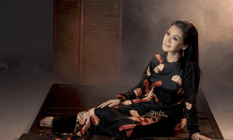 Người đàn bà đời thường trong Khánh Ly: Cọ toilet, đổ rác, nấu ăn mỗi ngày