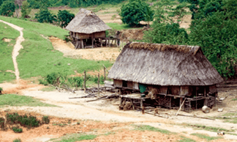 Nếp nhà sàn xưa độc đáo của người Vân Kiều