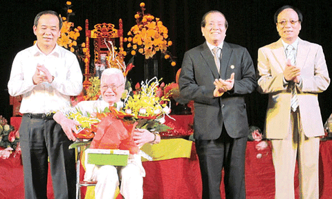 Tri ân các nghệ sĩ nhân Ngày Sân khấu Việt Nam