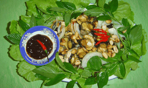 Đặc sản ốc bươu xào sa tế miền Tây mùa nước nổi