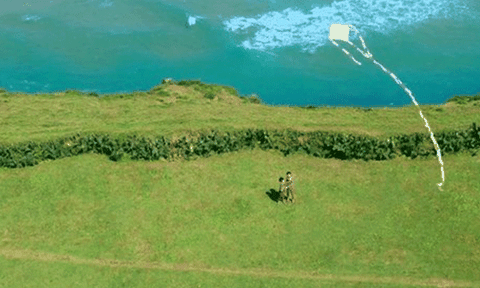 Tác giả "Tôi thấy hoa vàng trên cỏ xanh" chúc mừng đạo diễn Victor Vũ