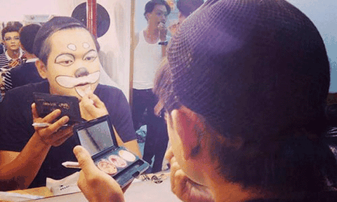 Đắp mặt cho vai diễn