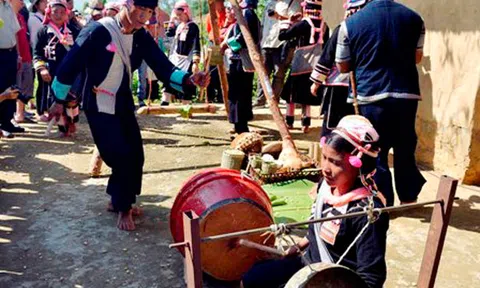 Độc đáo lễ cúng cây đu