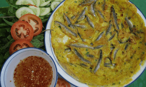 Ngon lắm con cá linh chiên trứng mùa nước lũ miền Tây