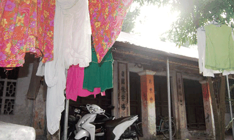 Ngang nhiên xâm hại di tích: Tượng phật nằm trên... bể nước