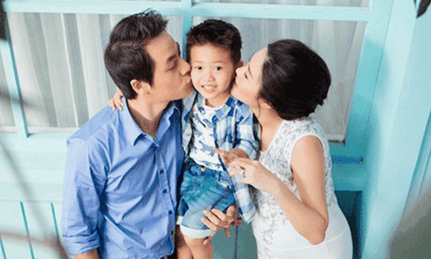 Đăng Khôi tự tay cắt dây rốn khi con trai chào đời