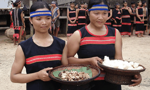 Lễ tạ ơn cha mẹ của người Ba Na ở Kon Tum