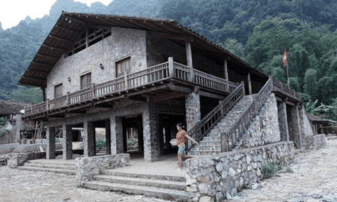 Độc đáo kiến trúc cổ nhà sàn đá của người Tày, Cao Bằng